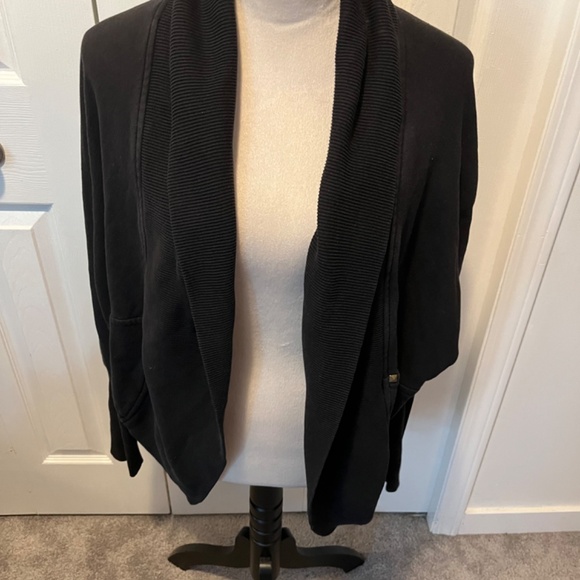 Wilfred from Aritizia size M cardigan - Picture 9 of 10